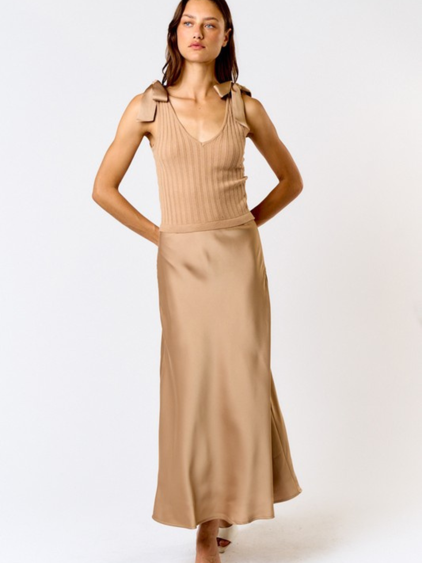 Contrast Bow Maxi Dress - Mimi & Rae