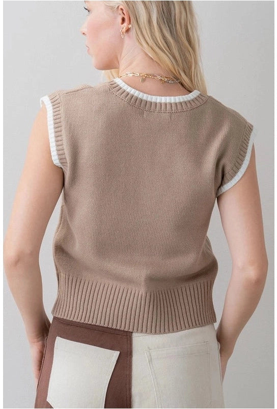 Flower Trimmed Cropped Vest
